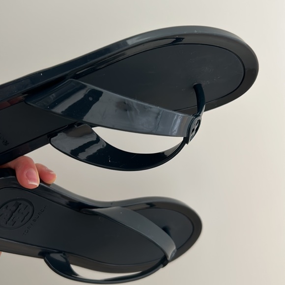 TORY BURCH RUBBER SANDALS - Picture 2 of 3